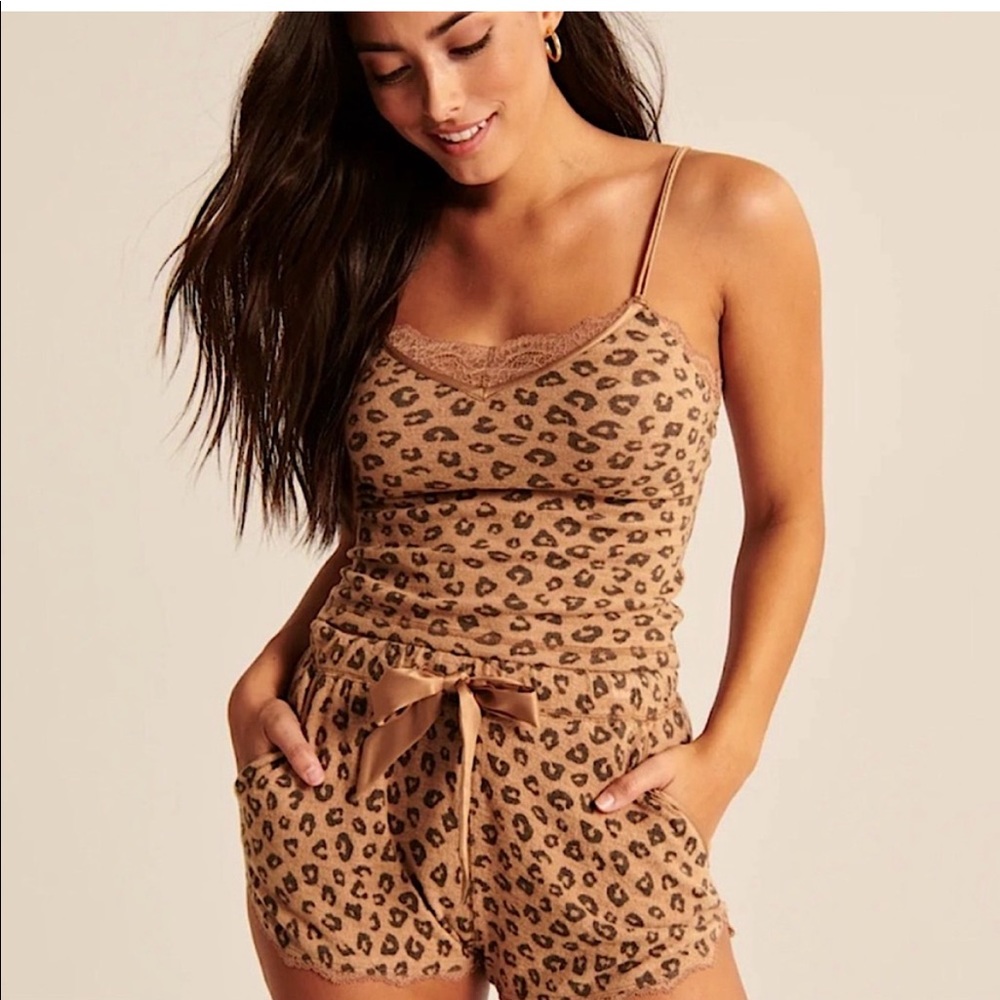Abercrombie cozy sleep set in leopard print